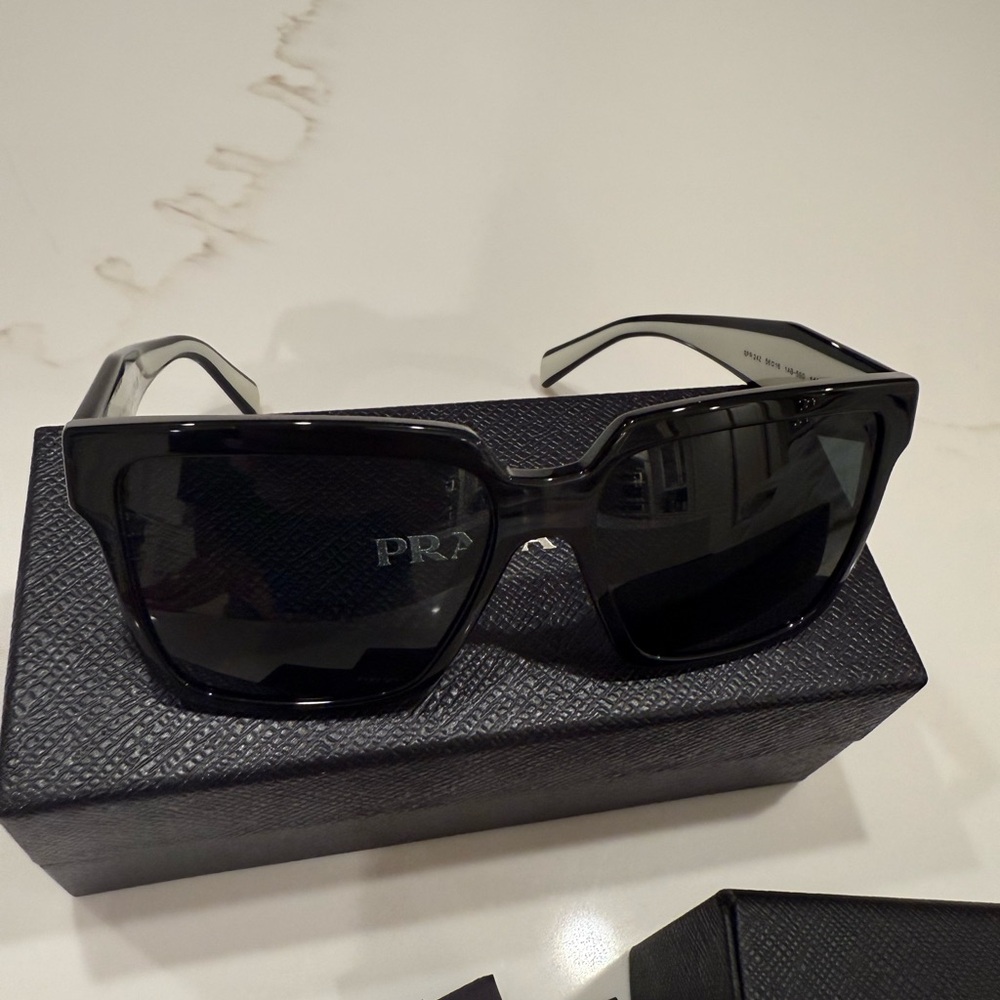 Prada Black Sunglasses for women - Picture 6 of 11
